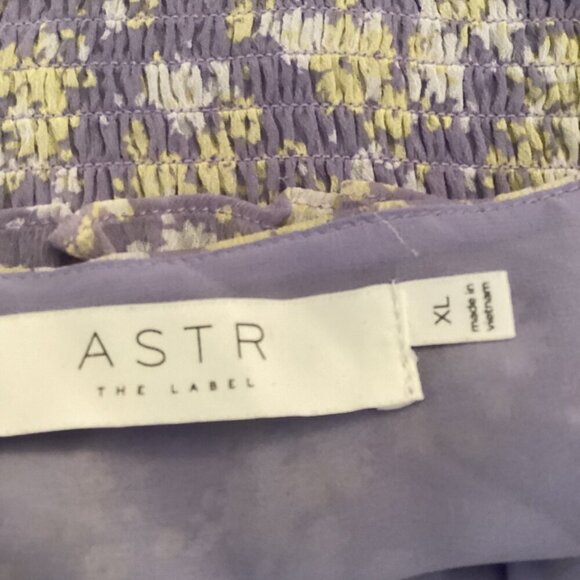 ASTR The Label Women's Floral Smocked Peplum Top Size XL Xlarge Purple - Picture 2 of 8